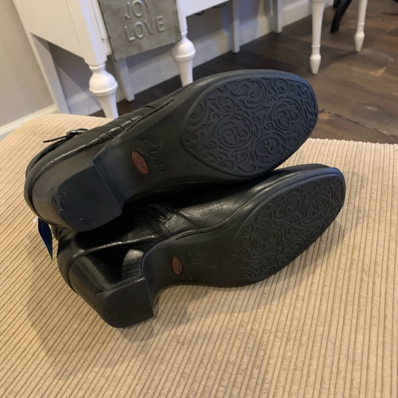 Clarks Artisan Collection waterproof ankle boots - Picture 9 of 12